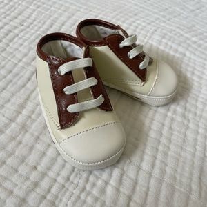 Baby crib shoes new condition